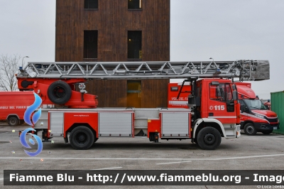 Iveco EuroFire 150E27 I serie
Vigili del Fuoco
Comando Provinciale di Ferrara
AutoScala da 37 metri allestimento Iveco-Magirus
Ricondizionata Carrozzeria Fortini
VF 19237
Parole chiave: Iveco EuroFire_150E27_Iserie VF19237