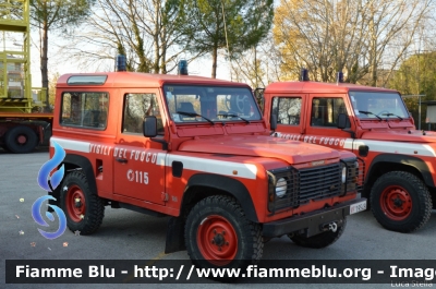 Land Rover Defender 90
Vigili del Fuoco
Comando Provinciale di Ravenna
VF 19549
Parole chiave: Land-Rover Defender_90 VF19549 Santa_Barbara_2017