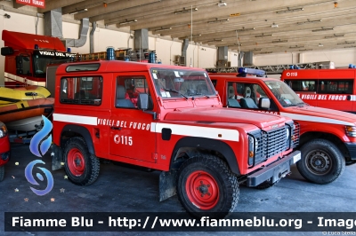 Land Rover Defender 90
Vigili del Fuoco
Comando Provinciale di Ravenna
VF 19550
Parole chiave: Land-Rover Defender_90 VF19550