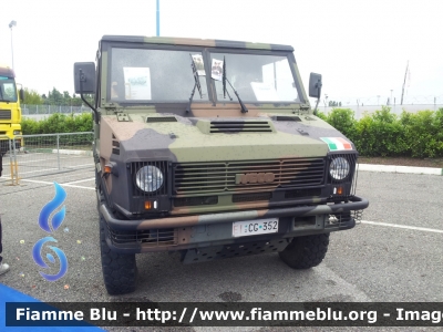 Iveco VM90
Esercito Italiano
EI CG 352
Parole chiave: EICG352 Iveco VM90