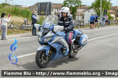 Yamaha FJR 1300 II serie
Polizia di Stato
Polizia Stradale
Allestimento Elevox
POLIZIA G3084
in scorta al Giro d'Italia 2021
Moto "20"
Parole chiave: Yamaha FJR_1300_IIserie POLIZIAG3084 Giro_D_Italia_2021