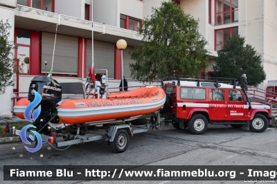 Land Rover Defender 110
Vigili del Fuoco
Comando Provinciale di Bologna
Nucleo Soccorso Subacqueo Acquatico
VF 21048
Parole chiave: Land-Rover Defender_110 VF21048 santa_Barbara_2018