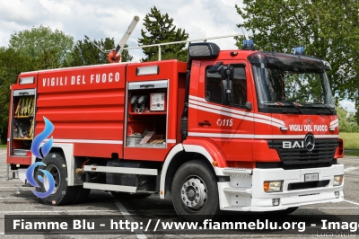 Mercedes-Benz Atego 1828 I serie
Vigili del Fuoco
Comando Provinciale di Bologna
Distaccamento Volontario di San Pietro in Casale
AutoBottePompa allestimento Bai
VF 21515
Parole chiave: Mercedes-Benz Atego_1828_Iserie VF21515