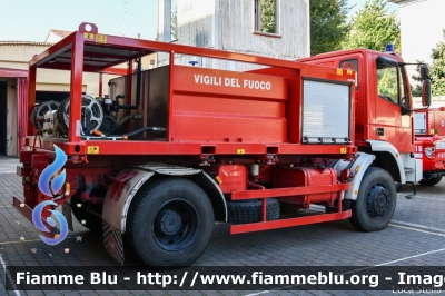 Iveco EuroCargo 135E23 4x4 I serie
Vigili del Fuoco
Comando Provinciale di Bologna
Distaccamento Permanente di Imola
Allestimento Fortini
VF 21587
Parole chiave: Iveco EuroCargo_135E23_4x4_Iserie VF21587