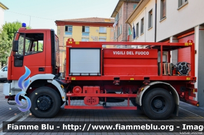 Iveco EuroCargo 135E23 4x4 I serie
Vigili del Fuoco
Comando Provinciale di Bologna
Distaccamento Permanente di Imola
Allestimento Fortini
VF 21587
Parole chiave: Iveco EuroCargo_135E23_4x4_Iserie VF21587