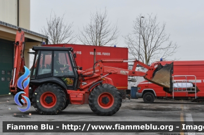 JCB 4CX
Vigili del Fuoco
Comando Provinciale di Ferrara
Colonna Mobile Regionale
Movimento Terra
VF 21657
Parole chiave: JCB 4CX VF21657