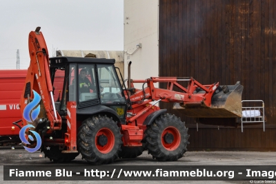 JCB 4CX
Vigili del Fuoco
Comando Provinciale di Ferrara
Colonna Mobile Regionale
Movimento Terra
VF 21657
Parole chiave: JCB 4CX VF21657