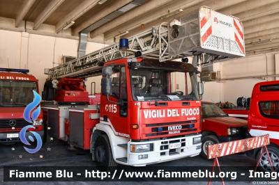 Iveco EuroFire 150E28 I serie
Vigili del Fuoco
Comando Provinciale di Ravenna
Allestimento Iveco-Magirus
VF 21857
Parole chiave: Iveco EuroFire_150E28_Iserie VF21857