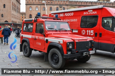 Land Rover Defender 90
Vigili del Fuoco
Comando Provinciale di Bologna
Distaccamento Volontario di San Pietro in Casale
Fornitura Regione Emilia Romagna
VF 22045
Parole chiave: Land-Rover Defender_90 VF22045