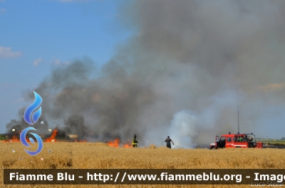 Land Rover Defender 130
Vigili del Fuoco
Comando Provinciale di Ferrara
Distaccamento Permanente di Codigoro (FE)
Prima fornitura regione Emilia Romagna
VF 22070
Parole chiave: Land-Rover Defender_130 VF22070 VF25481