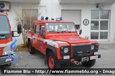 Land Rover Defender 130
Vigili del Fuoco
Comando Provinciale di Ferrara
Distaccamento Permanente di Comacchio
Prima fornitura regione Emilia Romagna
VF 22090
Parole chiave: Land-Rover Defender_130 VF22090 Santa_Barbara_2018