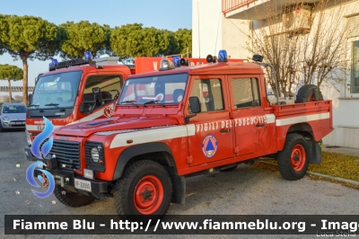 Land Rover Defender 130
Vigili del Fuoco
Comando Provinciale di Ferrara
Distaccamento Permanente di Comacchio
Prima fornitura regione Emilia Romagna
VF 22090
Parole chiave: Land-Rover Defender_130 VF22090 Santa_Barbara_2018