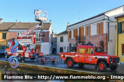 Land Rover Defender 130
Vigili del Fuoco
Comando Provinciale di Ferrara
Distaccamento Permanente di Comacchio
Prima fornitura regione Emilia Romagna
VF 22090
Parole chiave: Land-Rover Defender_130 VF22090 Befana_2020