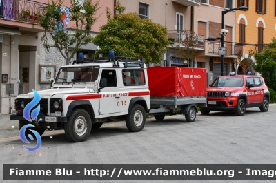 Land Rover Defender 90
Vigili del Fuoco
Comando Provinciale di Modena
Distaccamento Volontario di Finale Emilia
Fornitura Regione Emilia Romagna
VF 22504
Parole chiave: Land-Rover Defender_90 VF22504