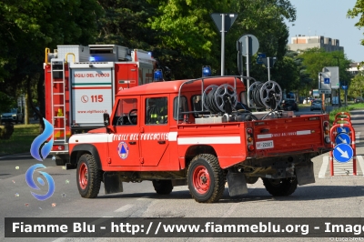 Land Rover Defender 130
Vigili del Fuoco
Comando Provinciale di Ravenna
VF 22507
Parole chiave: Land-Rover Defender_130 V22507