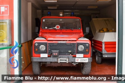 Land Rover Defender 130
Vigili del Fuoco
Comando Provinciale di Ravenna
Distaccamento Volontario di Casola Valsenio (RA)
VF 22507
Parole chiave: Land-Rover Defender_130 VF22507