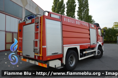 Mercedes-Benz Atego 1828 I serie
Vigili del Fuoco
Comando Provinciale di Brescia
AutoBottePompa allestimento Bai
VF 22549
Parole chiave: Mercedes-Benz Atego_1828_Iserie VF22549 Reas_2015