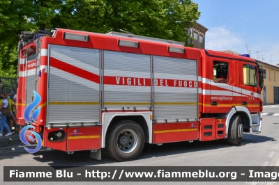 Mercedes-Benz Actros 1841 II serie
Vigili del Fuoco
Comando Provinciale di Ferrara
Distaccamento Permanente di Portomaggiore (FE)
AutoPompaSerbatoio allestimento Bai
Ricondizionato Fortini
VF 22617
Parole chiave: Mercedes-Benz Actros_1841_IIserie VF22617