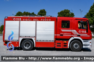 Mercedes-Benz Actros 1841 II serie
Vigili del Fuoco
Comando Provinciale di Reggio Emilia
Distaccamento Volontario di Luzzara
AutoPompaSerbatoio allestimento Bai
VF 22632
Parole chiave: Mercedes-Benz Actros_1841_IIserie VF22632