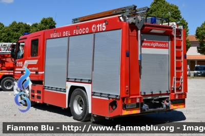 Mercedes-Benz Actros 1841 II serie
Vigili del Fuoco
Comando Provinciale di Reggio Emilia
Distaccamento Volontario di Luzzara
AutoPompaSerbatoio allestimento Bai
VF 22632
Parole chiave: Mercedes-Benz Actros_1841_IIserie VF22632