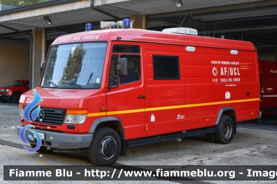 Mercedes-Benz Vario 614D
Vigili del Fuoco
Comando Provinciale di Rovigo
AutoFurgone/Unità di Crisi Locale allestimento Bai
VF 22647
Parole chiave: Mercedes-Benz Vario_614D VF22647