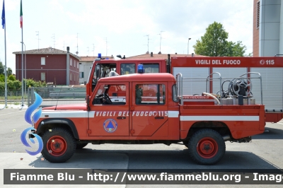 Land Rover Defender 130
Vigili del Fuoco
Comando Provinciale di Reggio Emilia
Distaccamento Permanente di Sant'Ilario d'Enza
Fornitura Regione Emilia Romagna
VF 22668
Parole chiave: Land-Rover Defender_130 VF22668