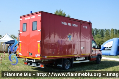 Iveco Daily III Serie
Vigili del Fuoco
Comando Provinciale di Ferrara
Nucleo NBCR
VF 22815
Parole chiave: Iveco Daily_IIISerie VF22815 Ballons_2015