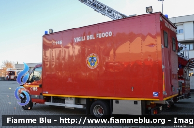 Iveco Daily III serie
Vigili del Fuoco
Comando Provinciale di Forlì Cesena
Nucleo NBCR
VF 22816
Parole chiave: Iveco Daily_IIIserie VF22816 SAnta_BArbara_2017