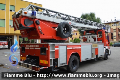 Iveco EuroFire 150E28 II serie
Vigili del Fuoco
Comando Provinciale di Modena
AutoScala da 30 metri allestimento Iveco-Magirus
VF 22939
Parole chiave: Iveco EuroFire_150E28_IIserie VF22939