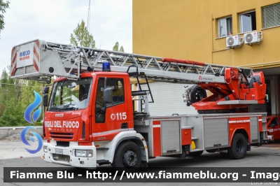 Iveco EuroFire 150E28 II serie
Vigili del Fuoco
Comando Provinciale di Modena
AutoScala da 30 metri allestimento Iveco-Magirus
VF 22939
Parole chiave: Iveco EuroFire_150E19/08/201628_IIserie VF22939