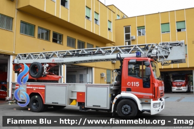 Iveco EuroFire 150E28 II serie
Vigili del Fuoco
Comando Provinciale di Modena
AutoScala da 30 metri allestimento Iveco-Magirus
VF 22939
Parole chiave: Iveco EuroFire_150E28_IIserie VF22939