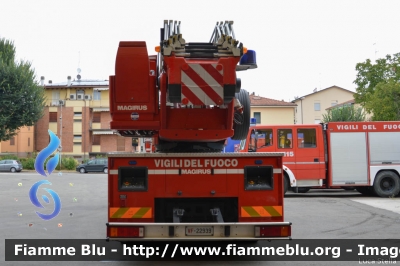 Iveco EuroFire 150E28 II serie
Vigili del Fuoco
Comando Provinciale di Modena
AutoScala da 30 metri allestimento Iveco-Magirus
VF 22939
Parole chiave: Iveco EuroFire_150E28_IIserie VF22939