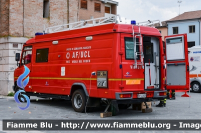 Mercedes-Benz Vario 814D
Vigili del Fuoco
Comando Provinciale di Prato
AutoFurgone/Unità di Crisi Locale allestimento Bai
VF 23823
Parole chiave: Mercedes-Benz Vario_814D VF23823