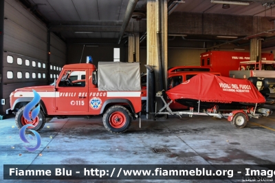 Land Rover Defender 90
Vigili del Fuoco
Comando Provinciale di Rovigo
Nucleo NBCR
VF 23881
Parole chiave: Land-Rover Defender_90 VF23881