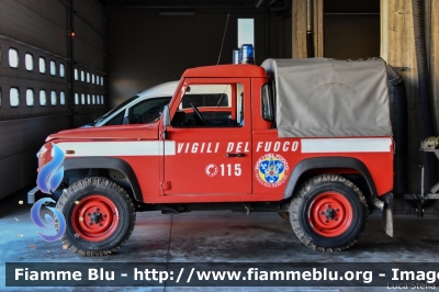 Land Rover Defender 90
Vigili del Fuoco
Comando Provinciale di Rovigo
Nucleo NBCR
VF 23881
Parole chiave: Land-Rover Defender_90 VF23881