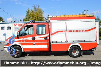 Iveco Daily III serie
Vigili del Fuoco
Comando Provinciale di Brescia
Distaccamento Volontario di Desenzano del Garda (BS)
Polisoccorso allestimento Piemme Antincendi
VF 24039
Parole chiave: Iveco Daily_IIIserie VF24039