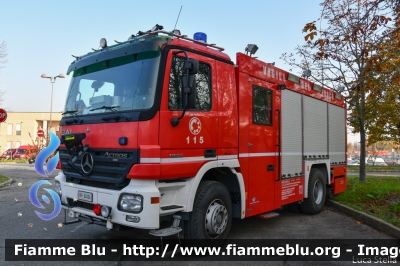 Mercedes-Benz Actros 1832 II serie
Vigili del Fuoco
Comando Provinciale di Bologna
AutoPompaSerbatoio bimodale (strada-rotaia) allestimento Bai
Con nuove marcature ferroviarie
VF 24124
Parole chiave: Mercedes-Benz Actros_1832_IIserie VF24124 Santa_Barbara_2018