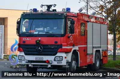 Mercedes-Benz Actros 1832 II serie
Vigili del Fuoco
Comando Provinciale di Bologna
AutoPompaSerbatoio bimodale (strada-rotaia) allestimento Bai
Con nuove marcature ferroviarie
VF 24124
Parole chiave: Mercedes-Benz Actros_1832_IIserie VF24124 Santa_Barbara_2018