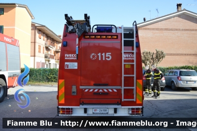 Iveco Daily III serie
Vigili del Fuoco
Comando Provinciale di Bologna
Distaccamento Volontario di San Pietro in Casale 
Polisoccorso allestimento Iveco-Magirus
VF 24198
Parole chiave: Iveco Daily_IIIserie VF24198