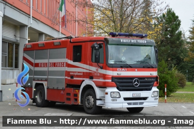 Mercedes-Benz Actros 1841 II serie
Vigili del Fuoco
Comando Provinciale di Ravenna
AutoPompaSerbatoio allestimento BAI
VF 24454
Santa Barbara 2014 Ravenna
Parole chiave: Mercedes-Benz Actros_1841_IIserie VF24454 Santa_Barbara_2014