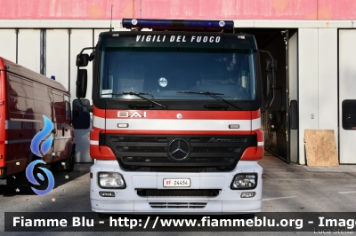 Mercedes-Benz Actros 1841 II serie
Vigili del Fuoco
Comando Provinciale di Ravenna
AutoPompaSerbatoio allestimento BAI
VF 24454
Parole chiave: Mercedes-Benz Actros_1841_IIserie VF24454 Santa_Barbara_2019