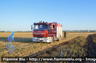 Iveco EuroCargo SuperCity 120E24 II serie
Vigili del Fuoco
Comndo Provinciale di Ferrara
Distaccamento Volontario di Copparo
AutoPompaSerbatoio allestimento Iveco-Magirus
VF 24530
Parole chiave: Iveco EuroCargo_SuperCity_120E24_IIserie VF24530