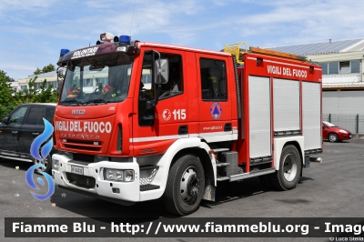 Iveco EuroCargo SuperCity 120E24 II serie
Vigili del Fuoco
Comando Provinciale di Forlì Cesena
Distaccamento Volontario di Savignano del Rubicone
AutoPompaSerbatoio allestimento Iveco-Magirus
VF 24532
Parole chiave: Iveco EuroCargo_SuperCity_120E24_IIserie VF24532