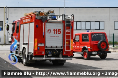 Iveco EuroCargo SuperCity 120E24 II serie
Vigili del Fuoco
Comando Provinciale di Forlì Cesena
Distaccamento Volontario di Savignano del Rubicone
AutoPompaSerbatoio allestimento Iveco-Magirus
VF 24532
Parole chiave: Iveco EuroCargo_SuperCity_120E24_IIserie VF24532