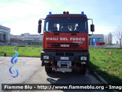 Iveco EuroTrakker 190E35 4x4
Vigili del Fuoco
Comando Provinciale di Bologna
Nucleo Telecomunicazioni
Allestimento TCM
VF 24678
Parole chiave: Iveco EuroTrakker_190E35_4x4 VF24678