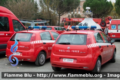 Fiat Grande Punto
Fiat Grande Punto
Vigili del Fuoco
Comando Provinciale di Ravenna
VF 25019
VF 25020
Santa Barbara 2016 Ravenna
Parole chiave: Fiat Grande_Punto VF25019 VF25020 Santa_Barbara_2016