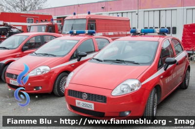 Fiat Grande Punto
Fiat Grande Punto
Vigili del Fuoco
Comando Provinciale di Ravenna
VF 25019
VF 25020
Santa Barbara 2016 Ravenna
Parole chiave: Fiat Grande_Punto VF25019 VF25020 Santa_Barbara_2016