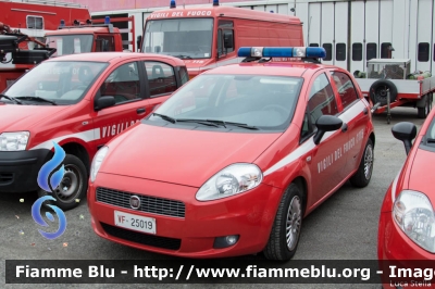 Fiat Grande Punto
Fiat Grande Punto
Vigili del Fuoco
Comando Provinciale di Ravenna
VF 25019
Santa Barbara 2016 Ravenna
Parole chiave: Fiat Grande_Punto VF25019 VF25020 Santa_Barbara_2016