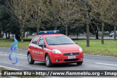 Fiat Grande Punto
Fiat Grande Punto
Vigili del Fuoco
Comando Provinciale di Ravenna
VF 25019
Santa Barbara 2016 Ravenna
Parole chiave: Fiat Grande_Punto VF25019 VF25020 Santa_Barbara_2016