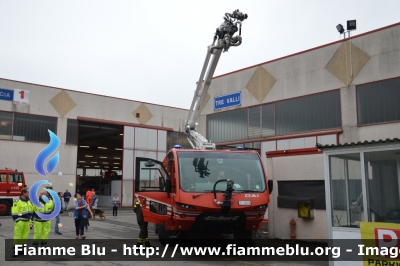 Oshkosh Bai Striker E
Vigili del Fuoco 
Comando Provinciale di Brescia 
Mezzo Antincendio Aereoportuale
VF 25404
Parole chiave: Oshkosh-Bai Striker_E VF25504 Reas_2014